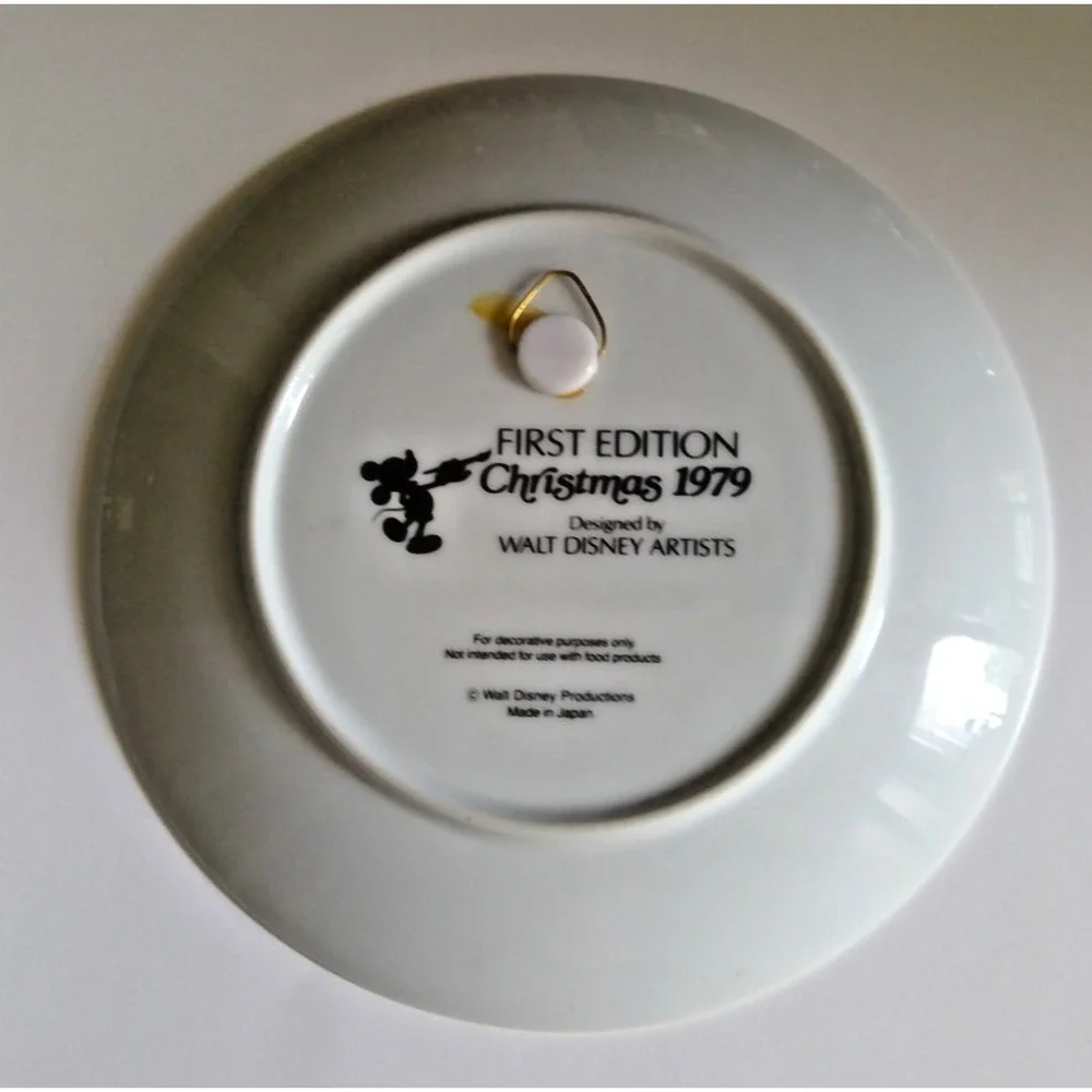 WALT DISNEY THIRD EDITION CHRISTMAS 1979. 1980, 1981 DECORATIVE PLATES- VINTAGE